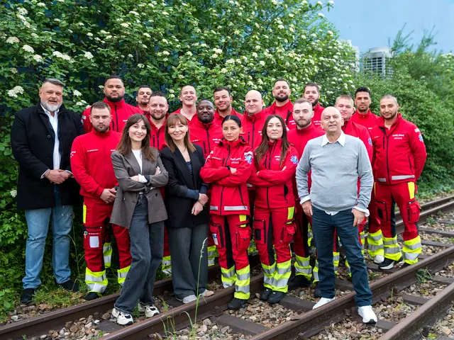 Das Team von Mobimed Patiententransport beim Betriebsstandort Dreispitz in Basel